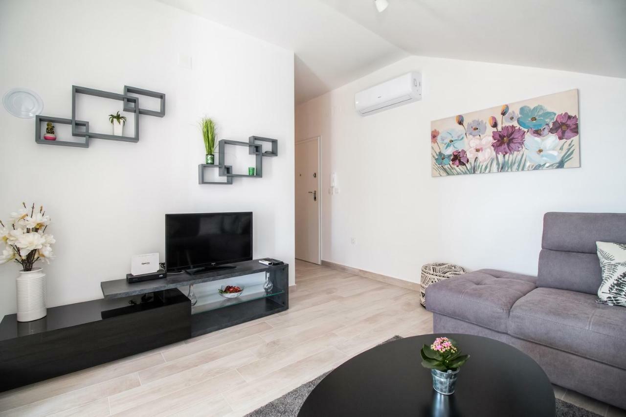 Apartment Hera With Balcony And Free Parking Zadar Exteriör bild
