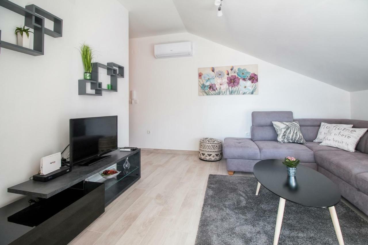 Apartment Hera With Balcony And Free Parking Zadar Exteriör bild